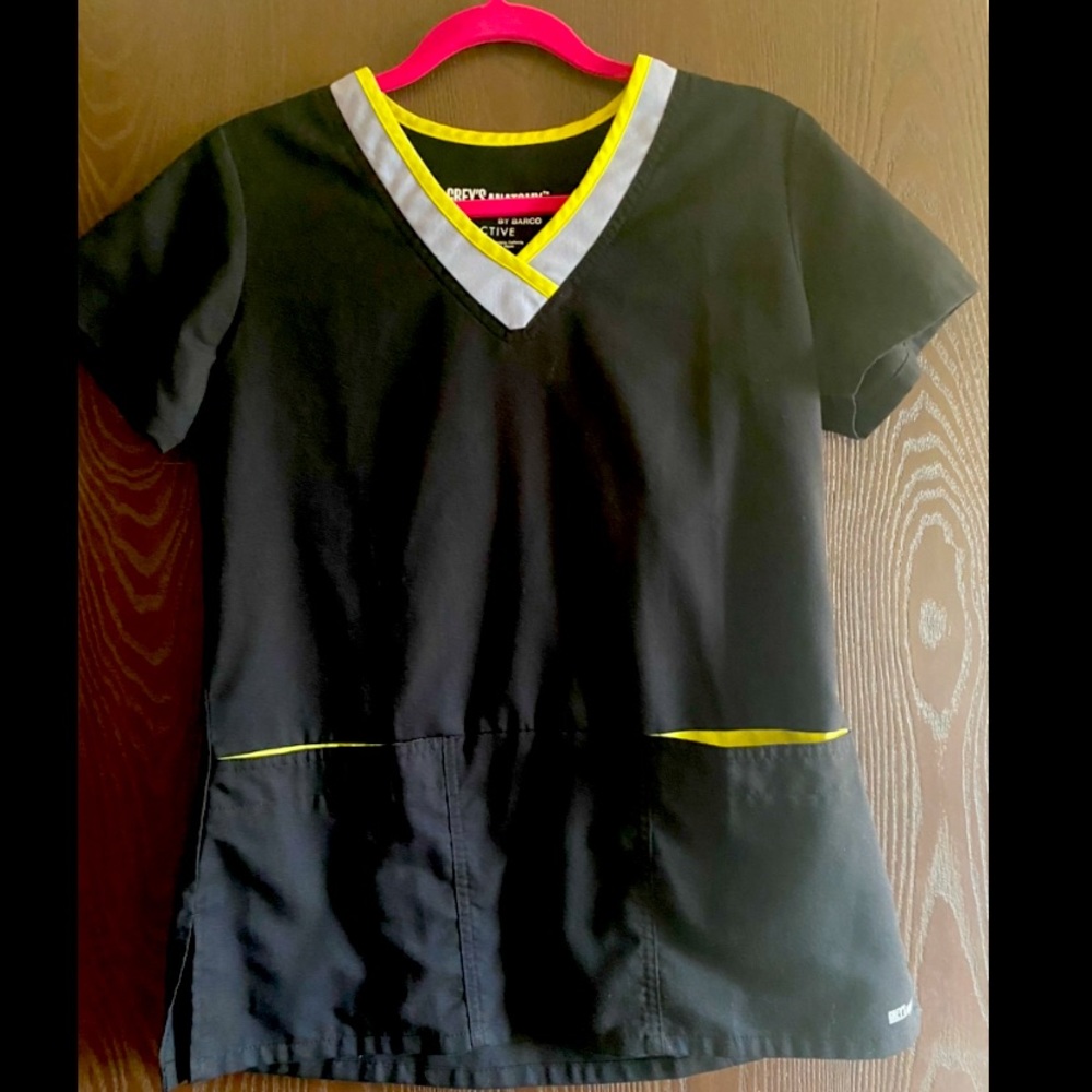 Grey’s Anatomy Active scrub top